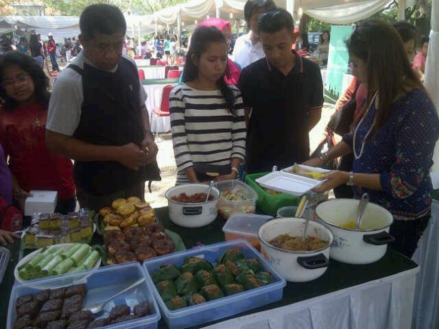 Suasana stand kuliner Pesta Rakyat Maluku [foto: @MALUKUSATUDAR4H]