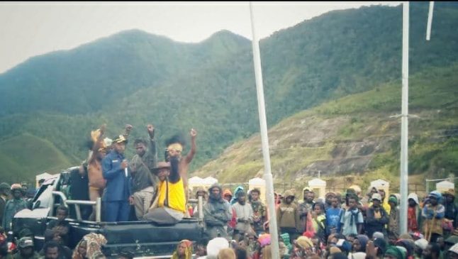 Wakil Ketua I DPRD Dogiyai, Albeth menyatakan DPRD Dogiyai menyampaikan penolakan Pemekaran Papua Tengah di hadapan massa demonstrasi tolak pemekaran