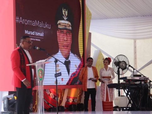 Gubernur Maluku memberikan sambutan.