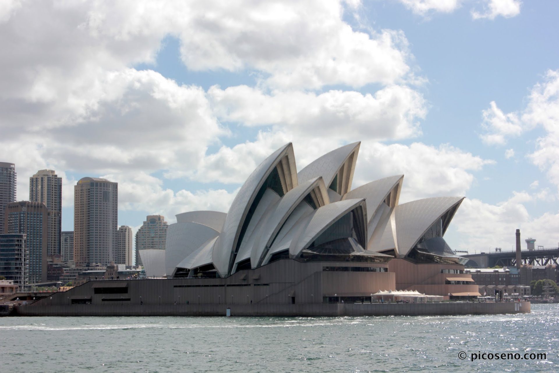Sydney Opera House [photo: pico seno]