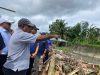 Tinjau Petani Terdampak Banjir, Pj Gubernur : Pemprov Langsung Tangani